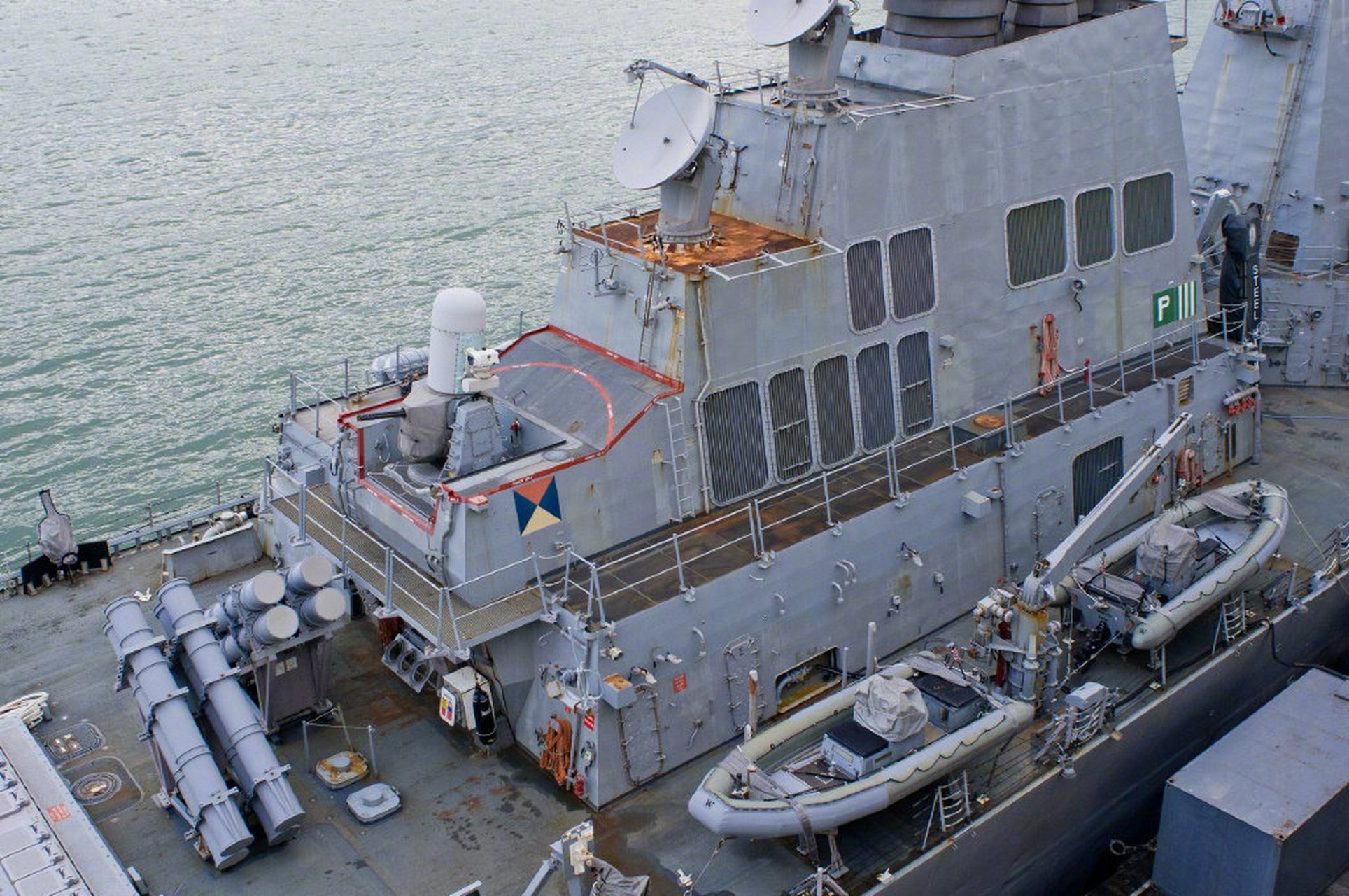 锈迹斑斑的美国军舰,美国海军官网发布的照片,显示美军导弹驱逐舰的舰