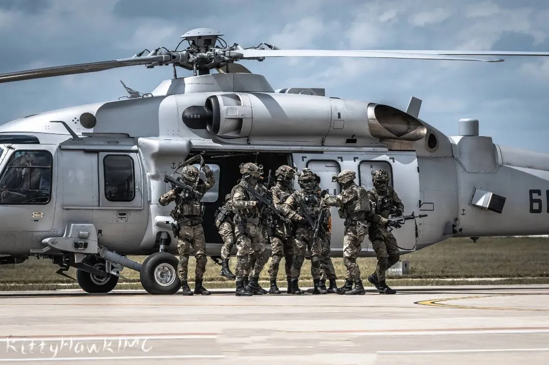 疑似美国最精锐的特种部队——海豹突击队训练时的画面曝光了,从这张