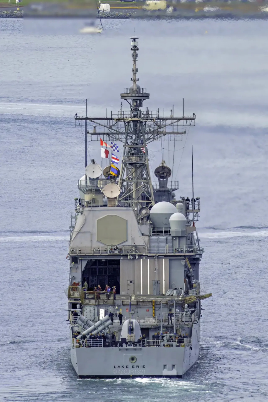 臃肿笨拙的"伊利湖"号巡洋舰.