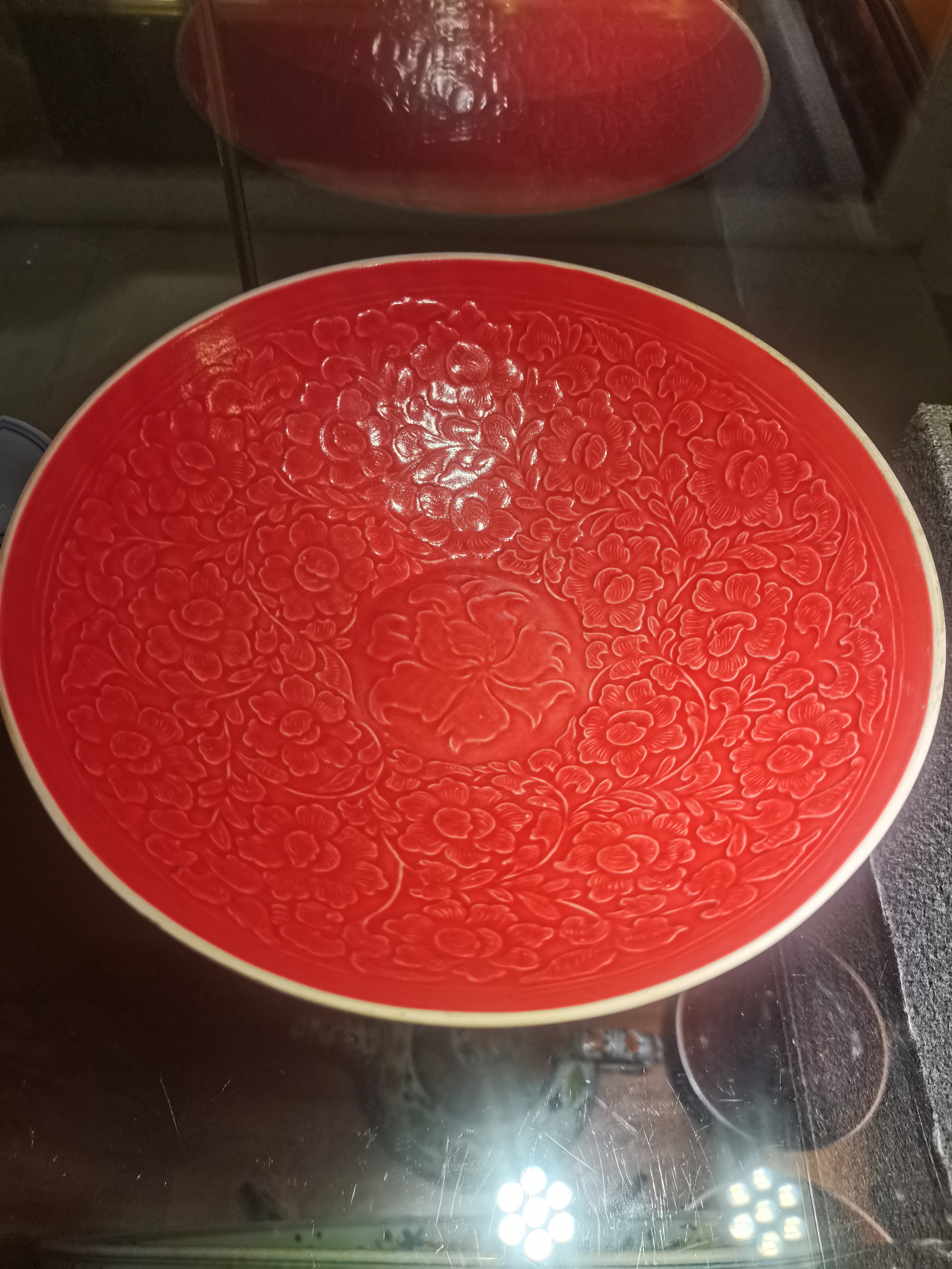 红定(北宋定窑缠枝牡丹印花盘)