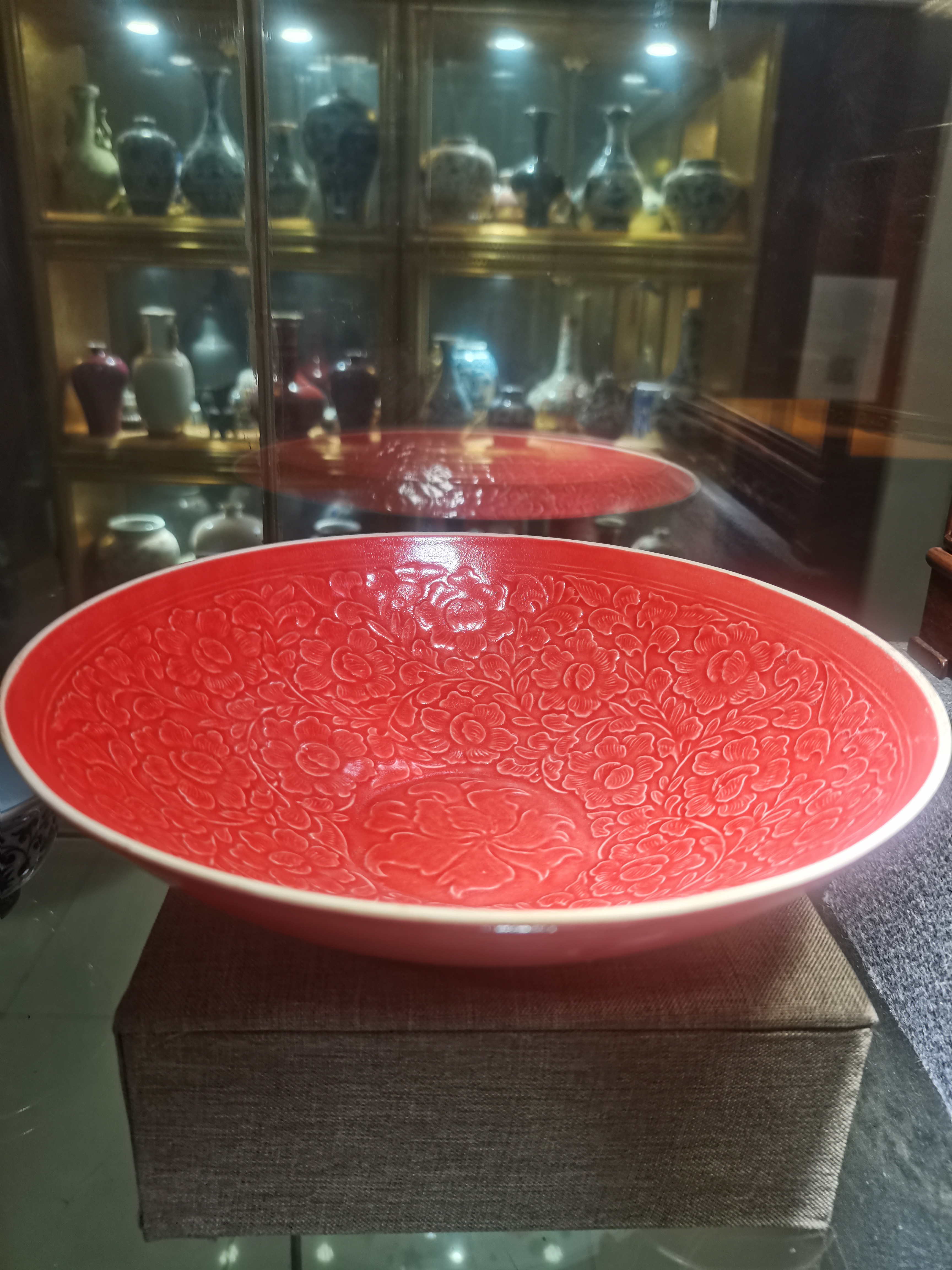 红定(北宋定窑缠枝牡丹印花盘)