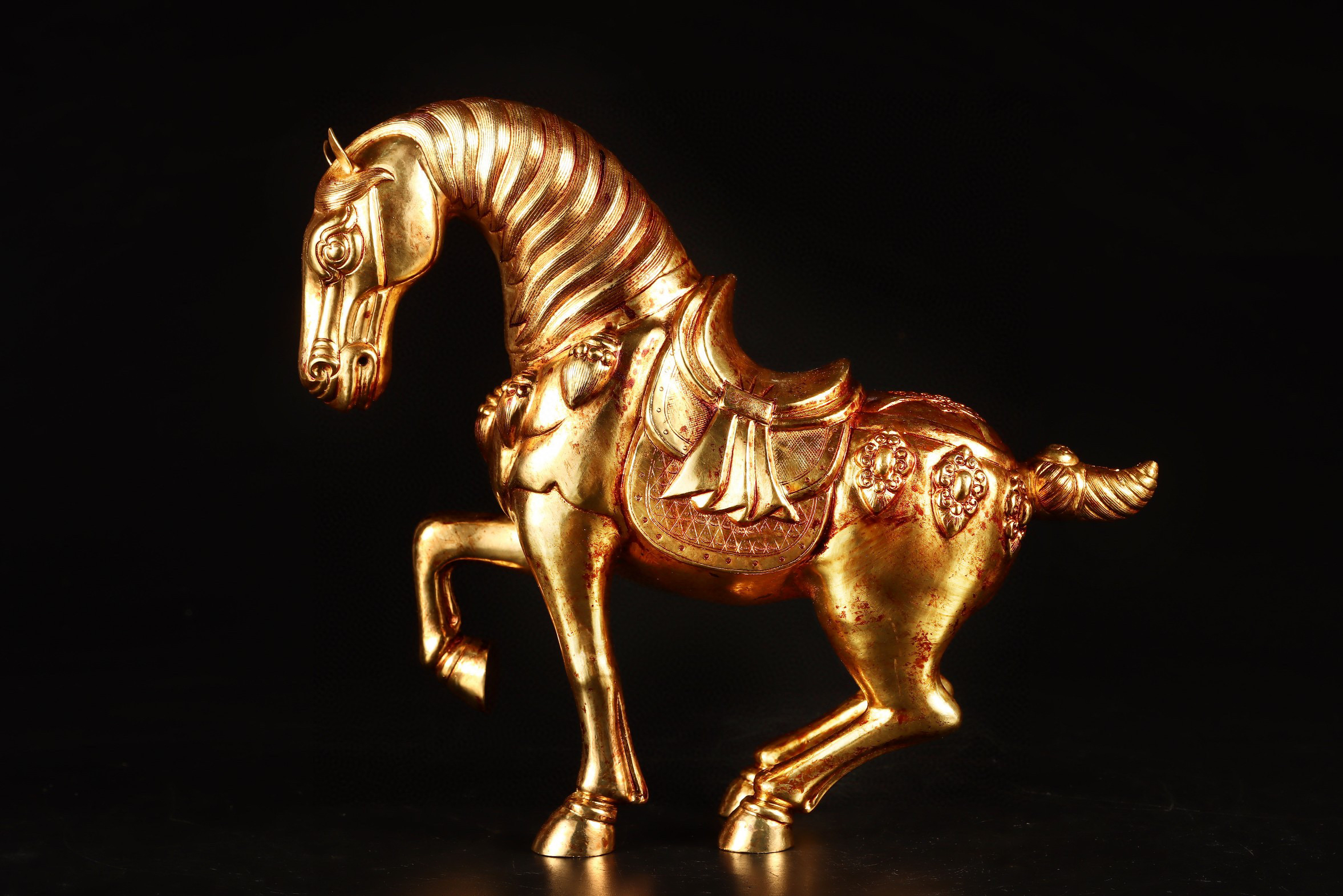 唐代铜鎏金八俊马,纯手工錾刻工艺打造 八骏图中的八匹马分别叫: 1