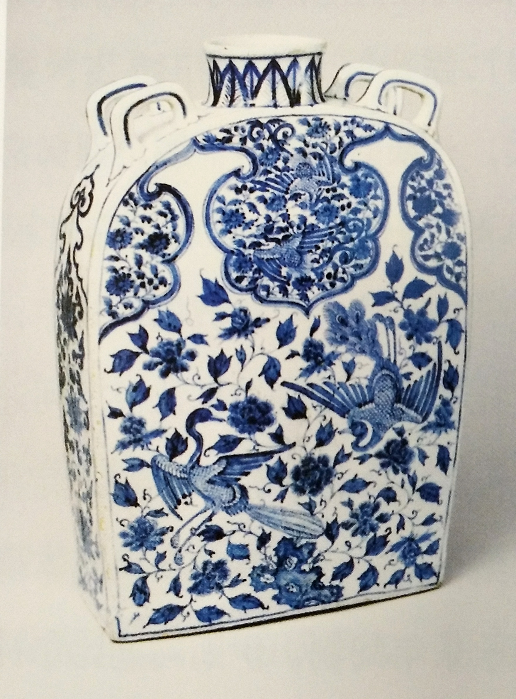 元代青花孔雀牡丹纹扁壶