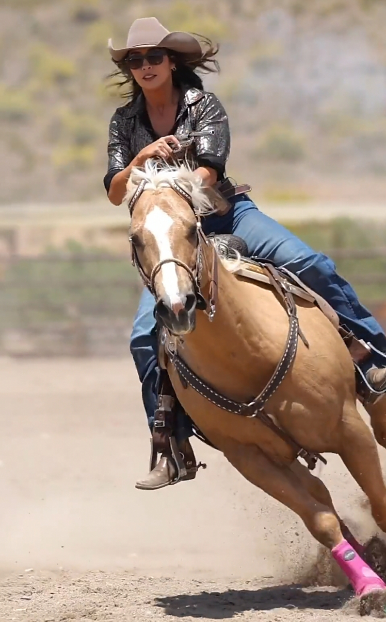 美国传统文化∽牛仔骑射[滑稽]