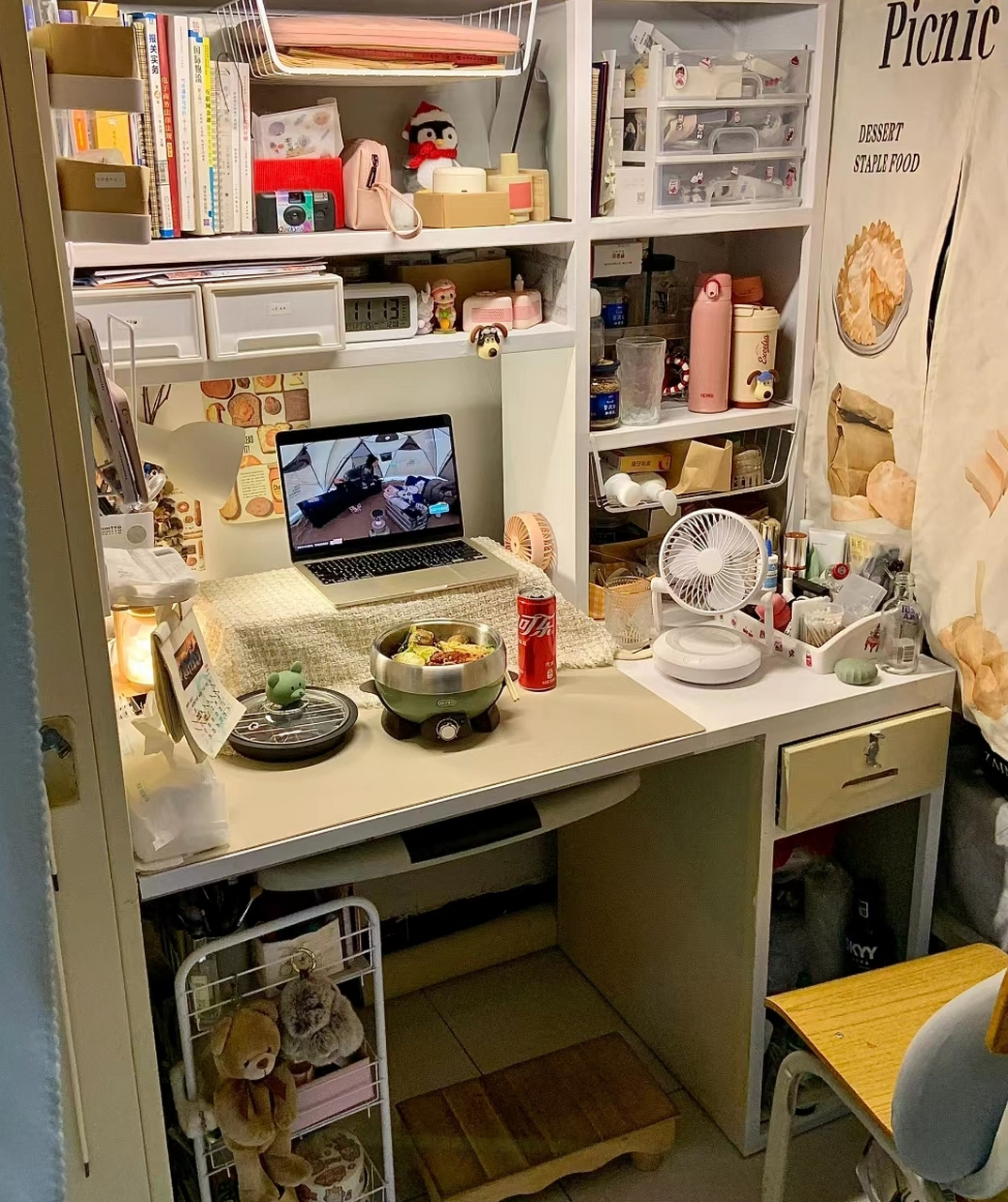 表哥vs表姐[滑稽]宿舍书桌对比∽你喜欢哪个