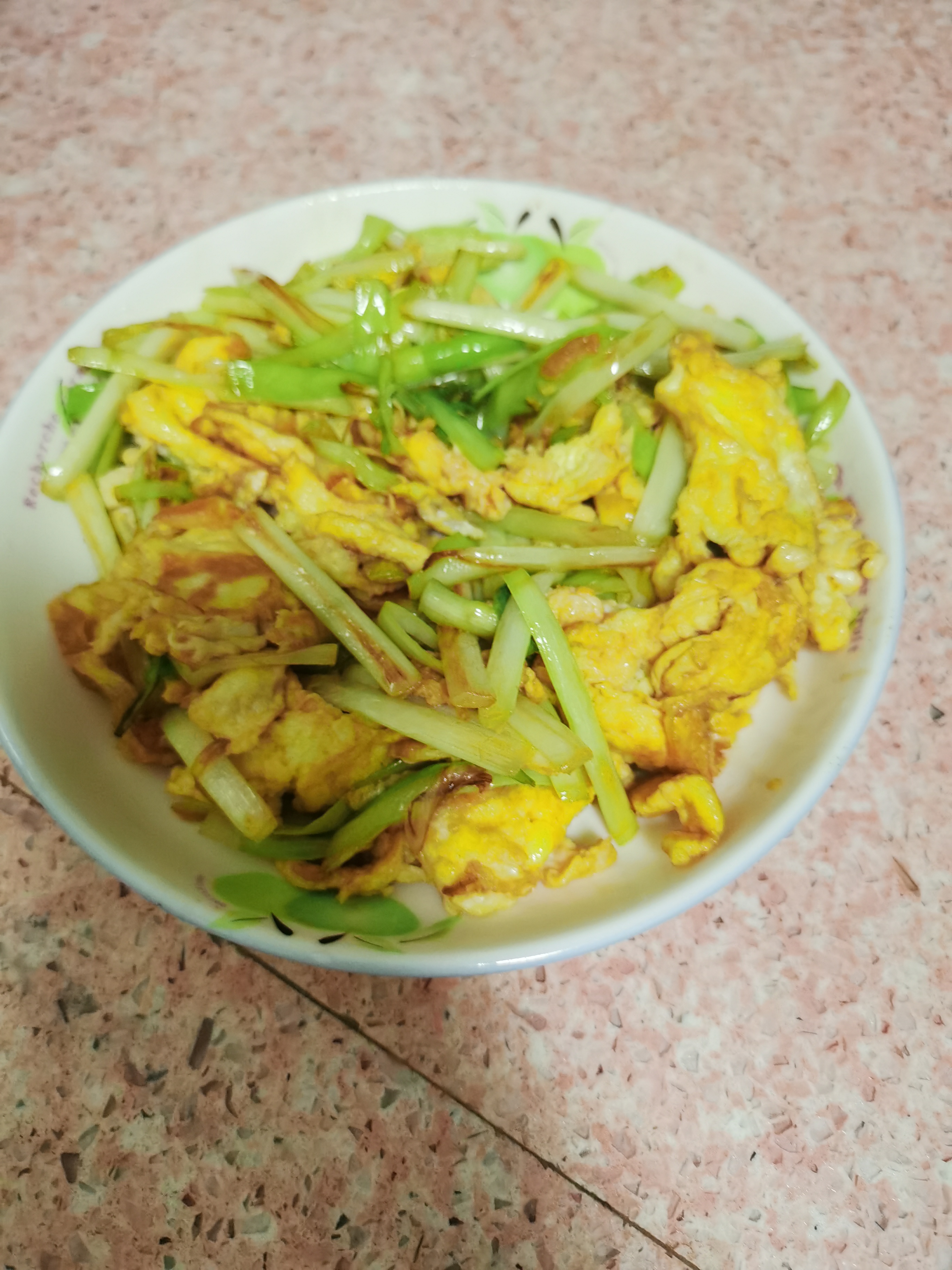 人生喜忧参半,快乐只有干饭                 