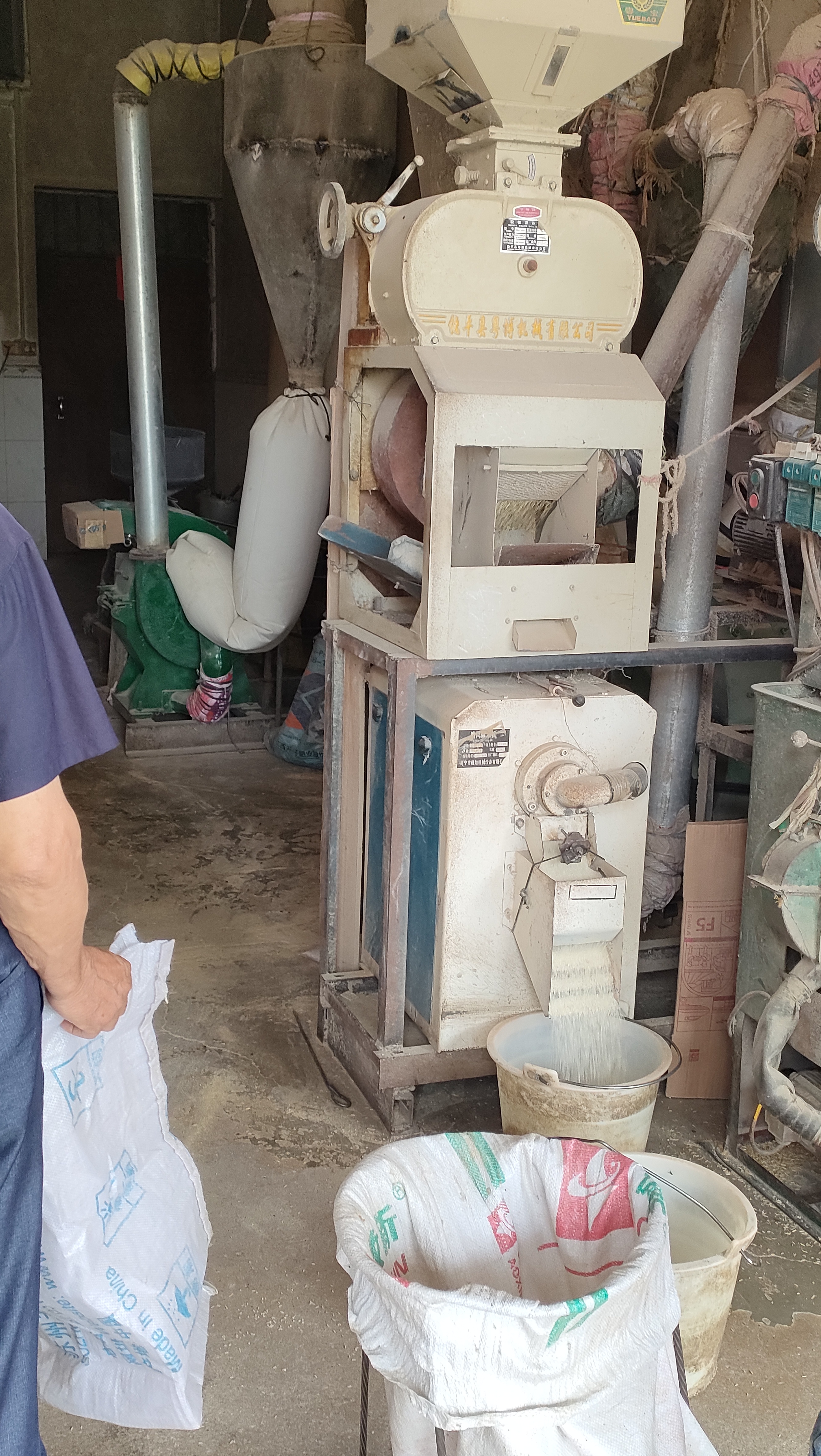 农村打米,这个是我们桂平的一个特色,因为现在这个稻谷都是机械化收割