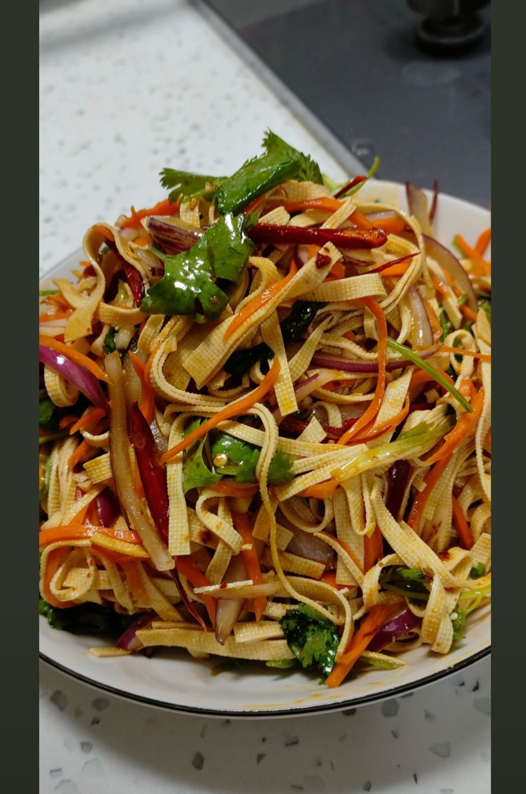 凉拌东北干豆腐丝清凉可口我的最爱: 薄如蝉翼,一口难忘,附做法