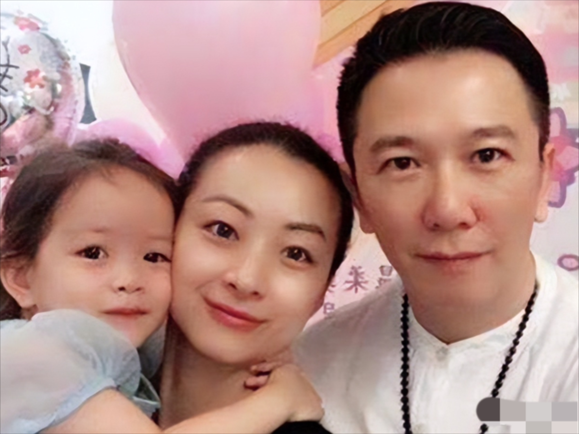 温兆伦老婆多大图片