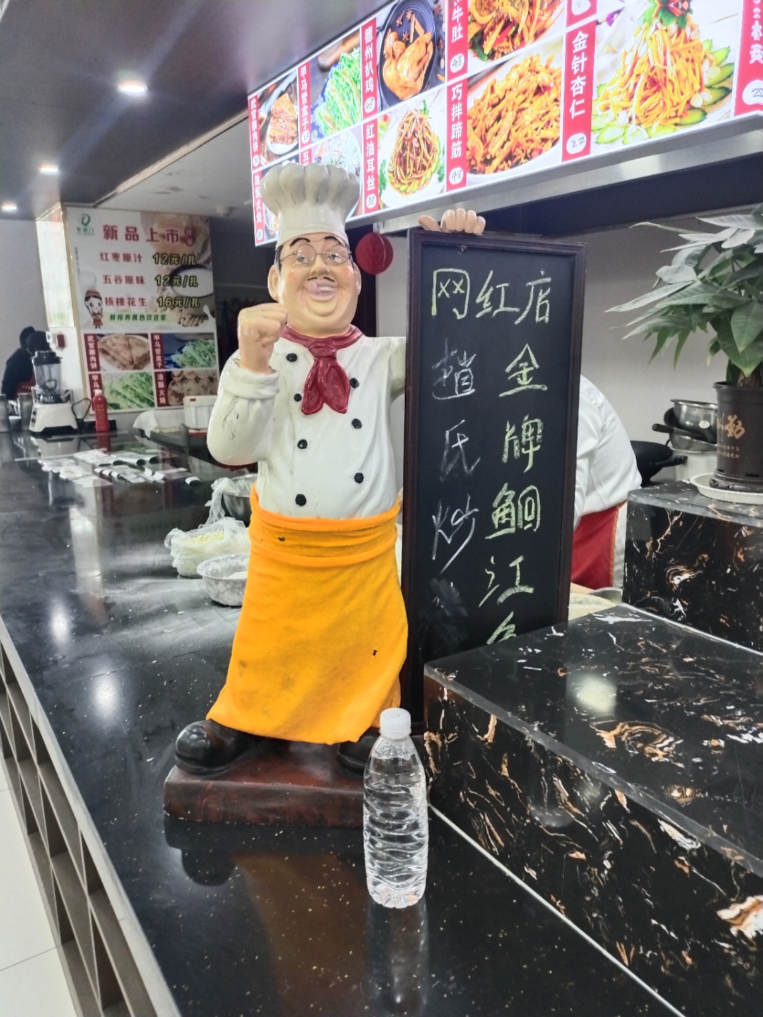 同姓同族的骨肉亲情在无酒不欢的友好氛围里淋漓尽致!