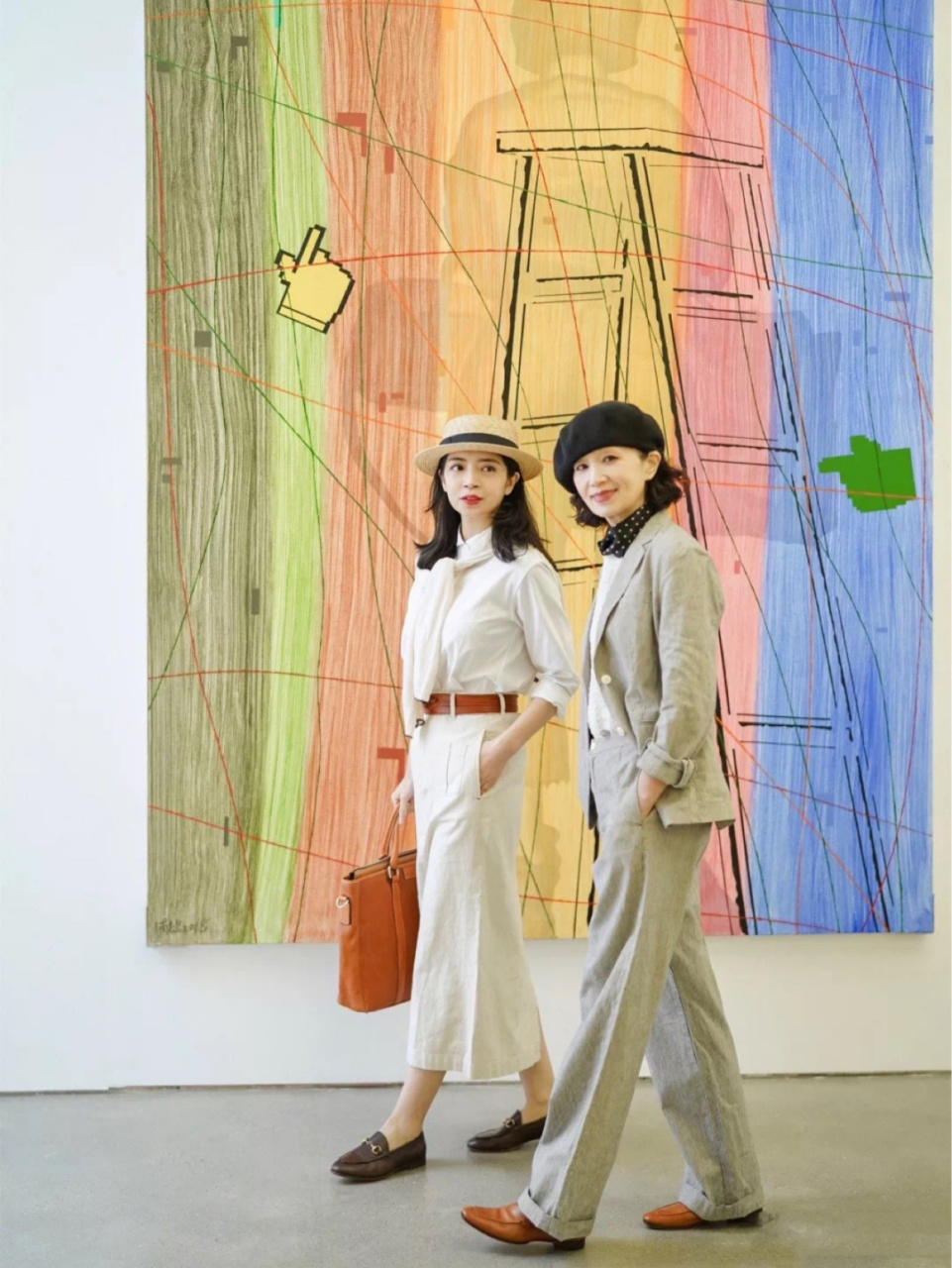 身穿一件衬衫搭配上半身裙或者是西服套装,都能让你变得更加的高级