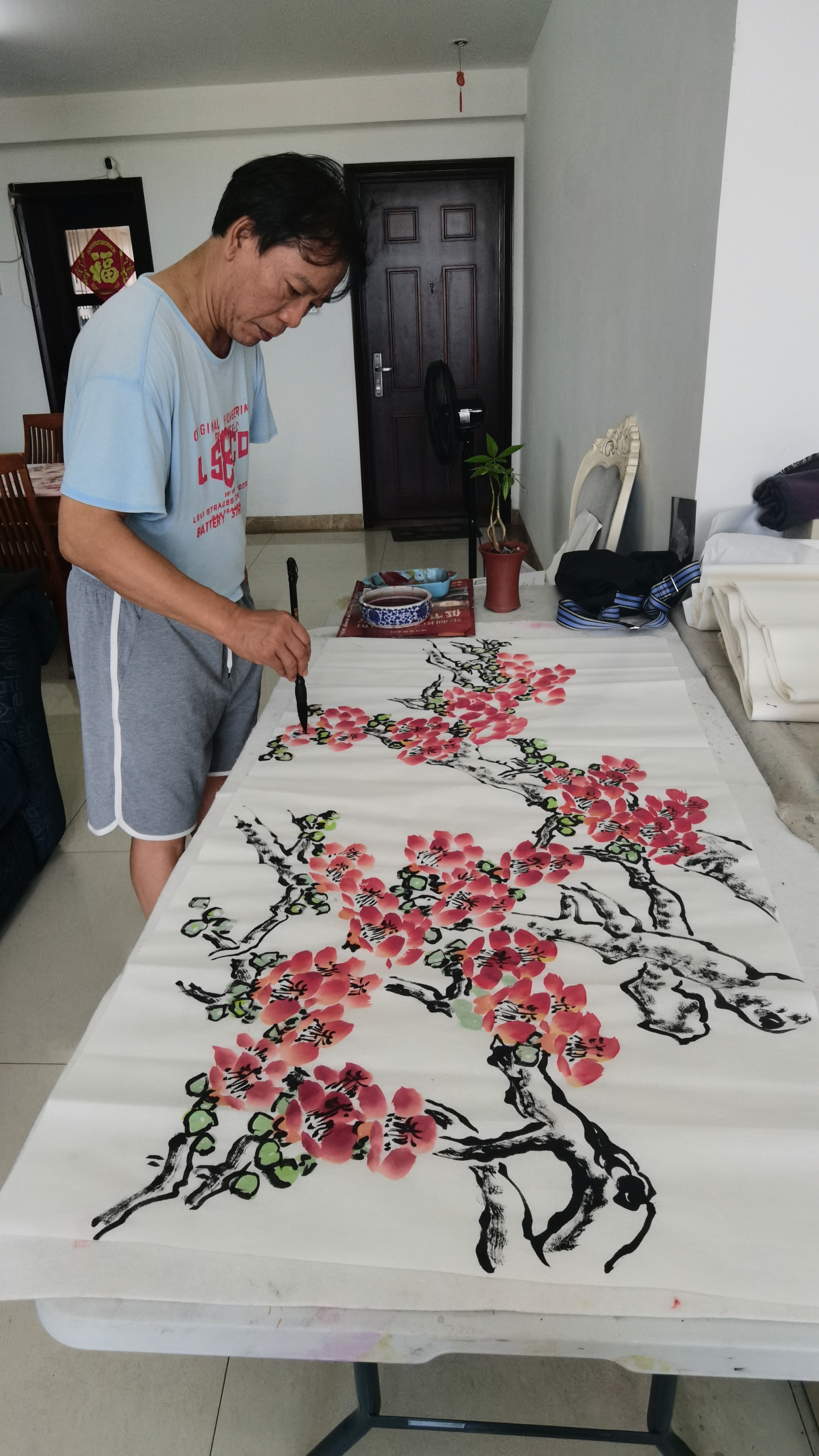 钟志勤国画红棉花(英雄花)作品红棉绽放映日辉, 棉絮如云暖春归.