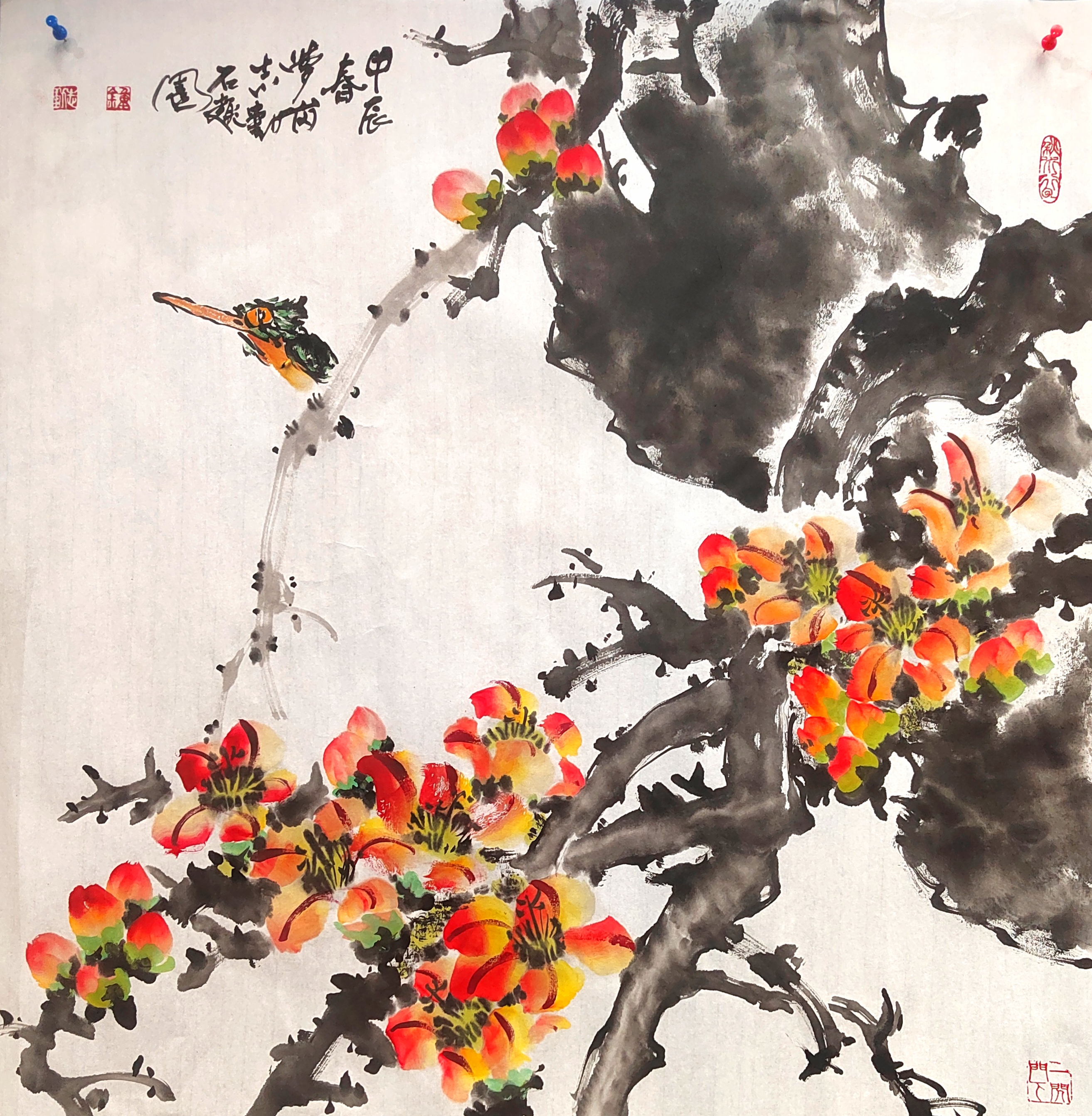 穿梭于艺术殿堂,我被这几幅包括水墨梅花,荷花,松树瀑布等作品深深