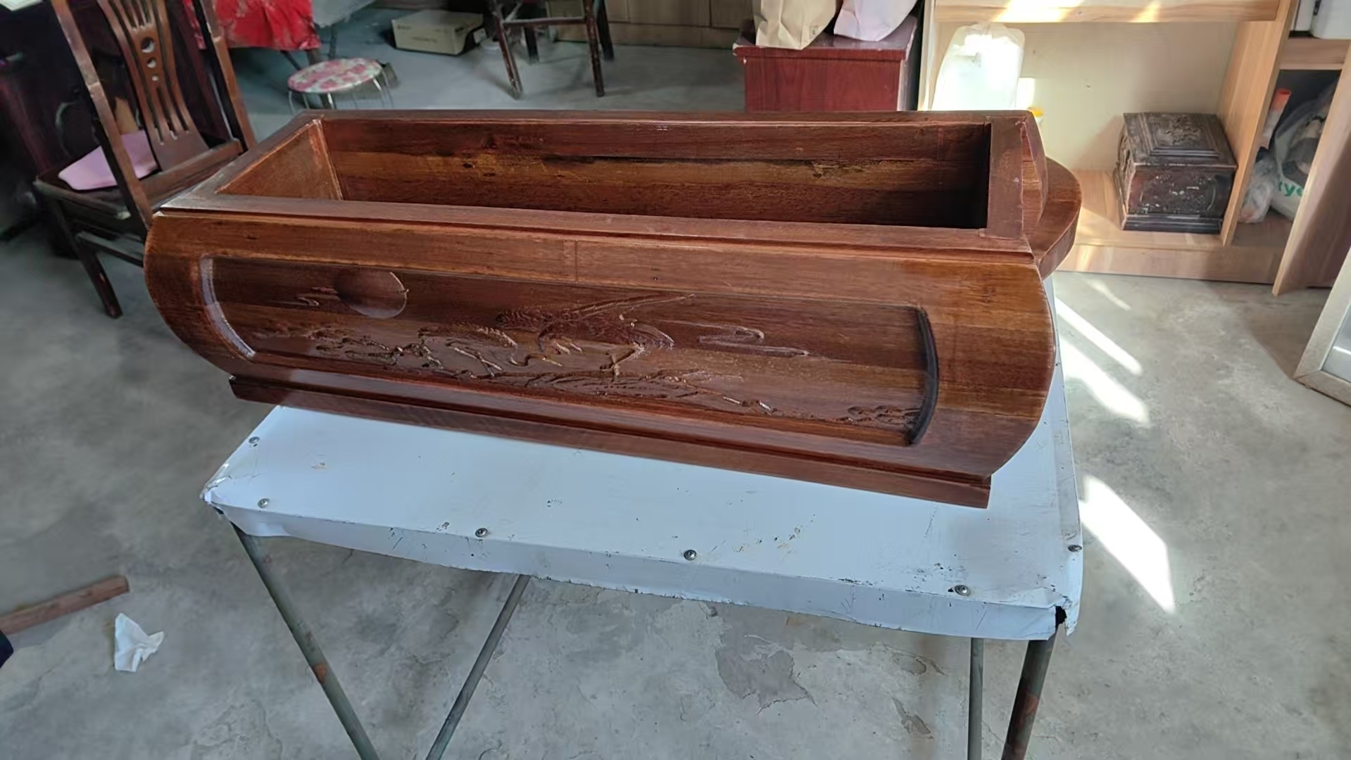 迁坟棺材面对迁坟与棺材的旧事,我凝重而深沉地叙述:迁坟,不仅是空间