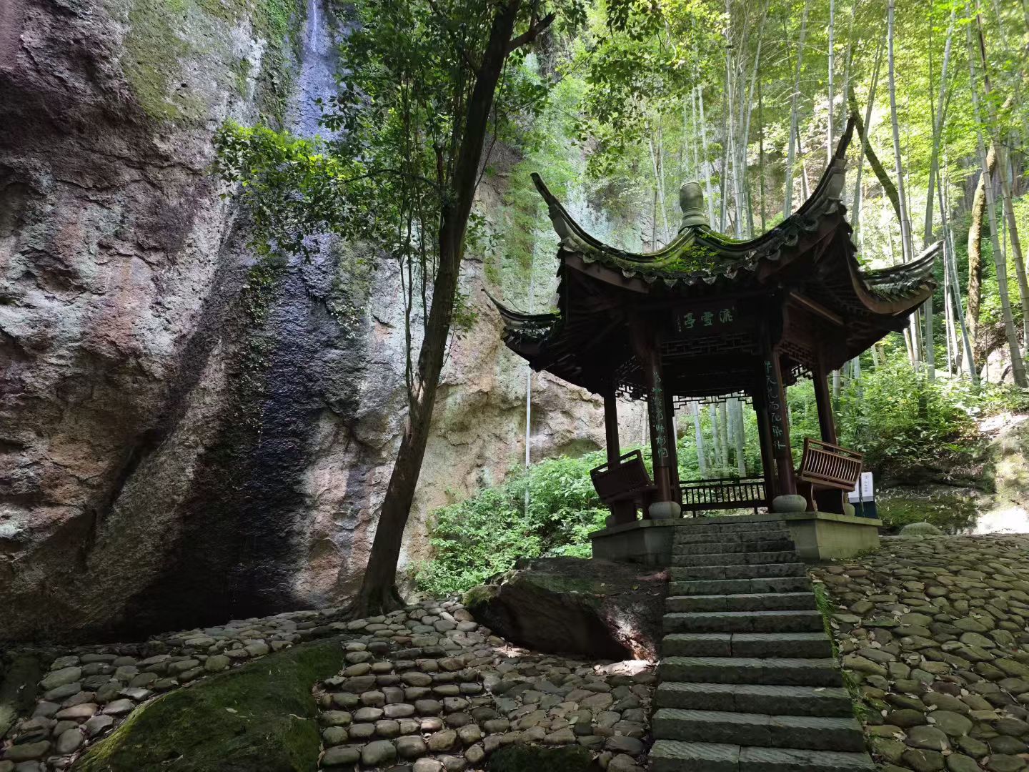 修行的三重境界: :见山是山. 很直观,一切都是真的