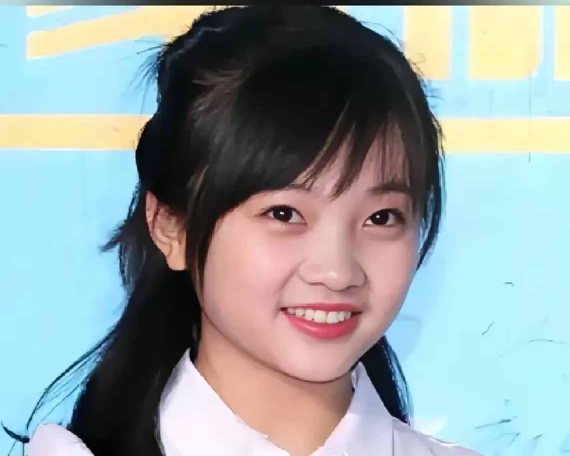 红极一时的林妙可已经放弃当演员的梦想了,选择留校当了一名老师