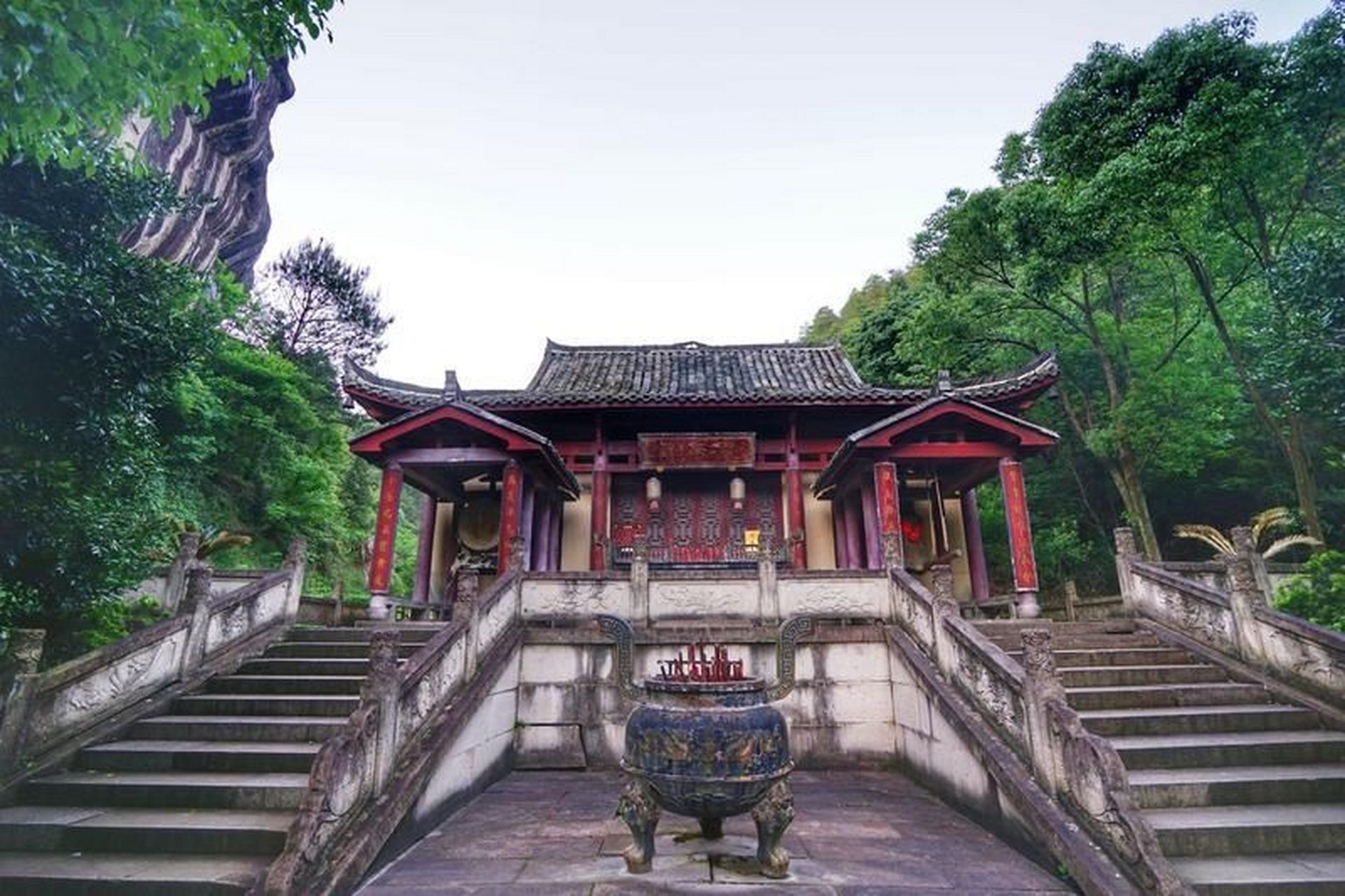 丽水旅游之赵侯祠 赵侯名赵炳,汉代神医,云游仙都时,适遭兵乱,瘟疫