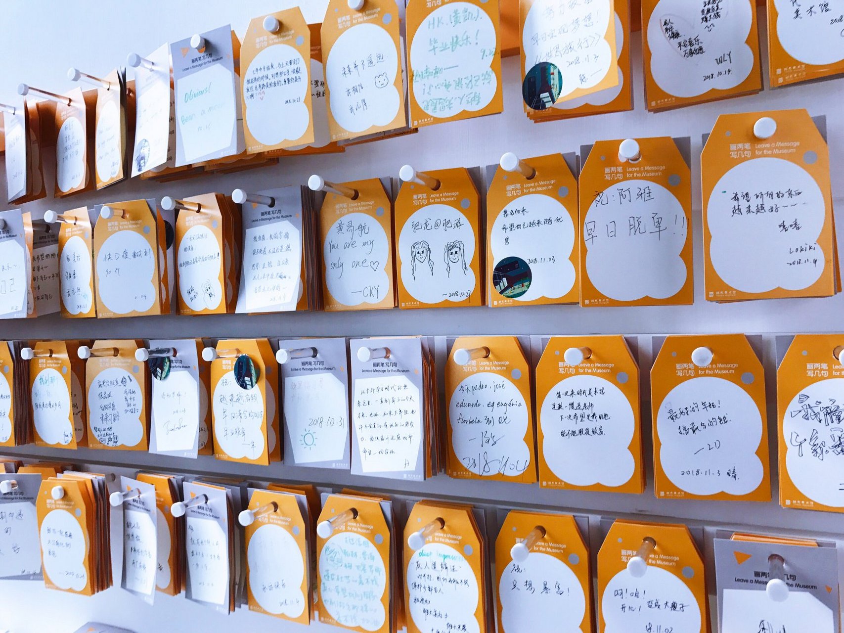 广州旅游之广州时代美术馆  时代美术馆艺术展馆内以白色为主,简洁