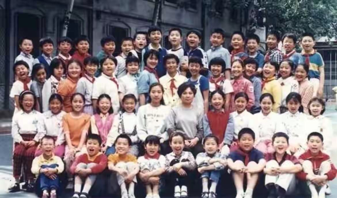 能在这张毕业照里找出杨幂的,都是高手.