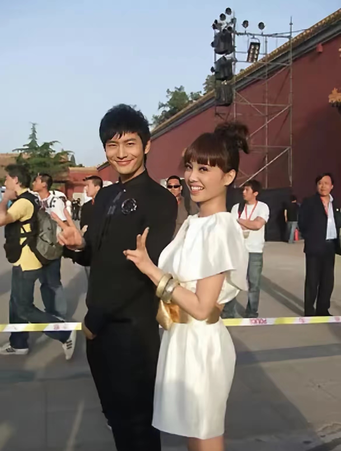 2008年,录制《北京欢迎你》mv时期的黄晓明和蔡依林.