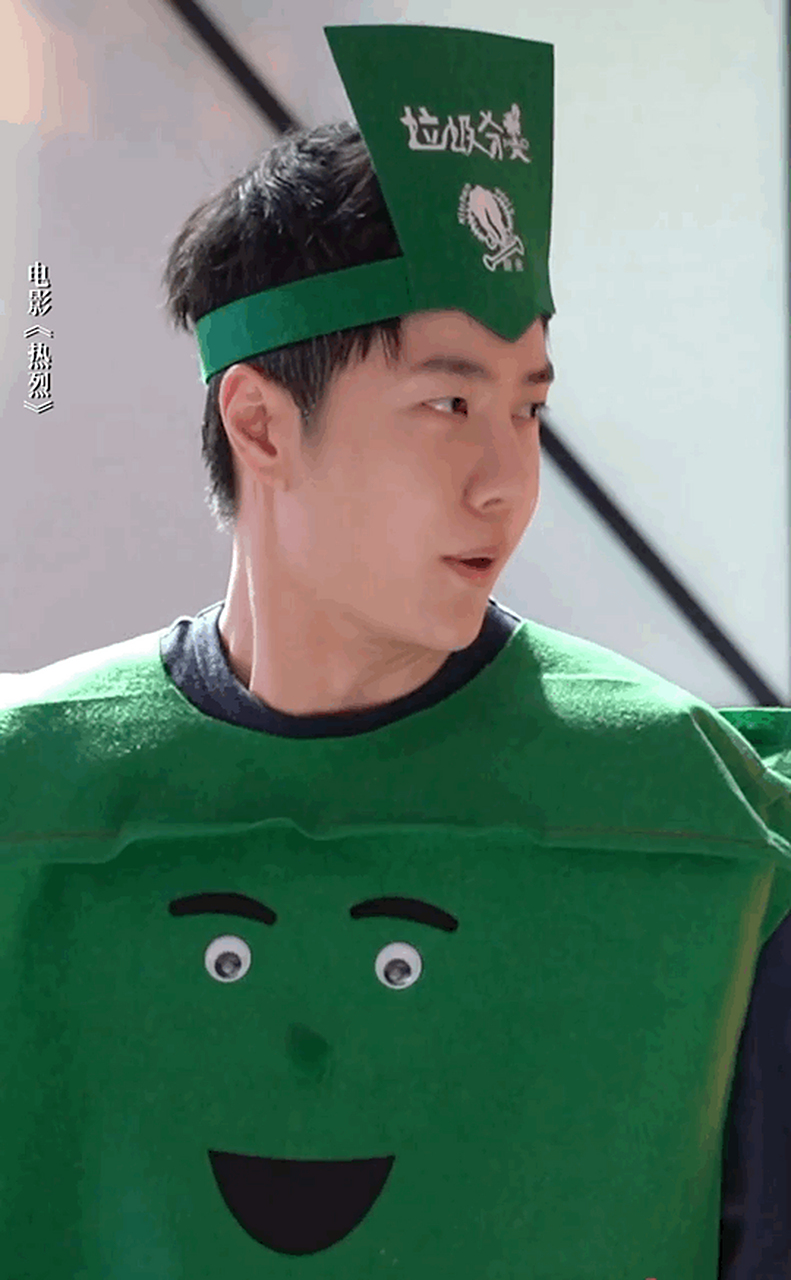 王一博饰演陈烁这种小人物特别传神! 尤其是被暗恋之人遇到的这段.