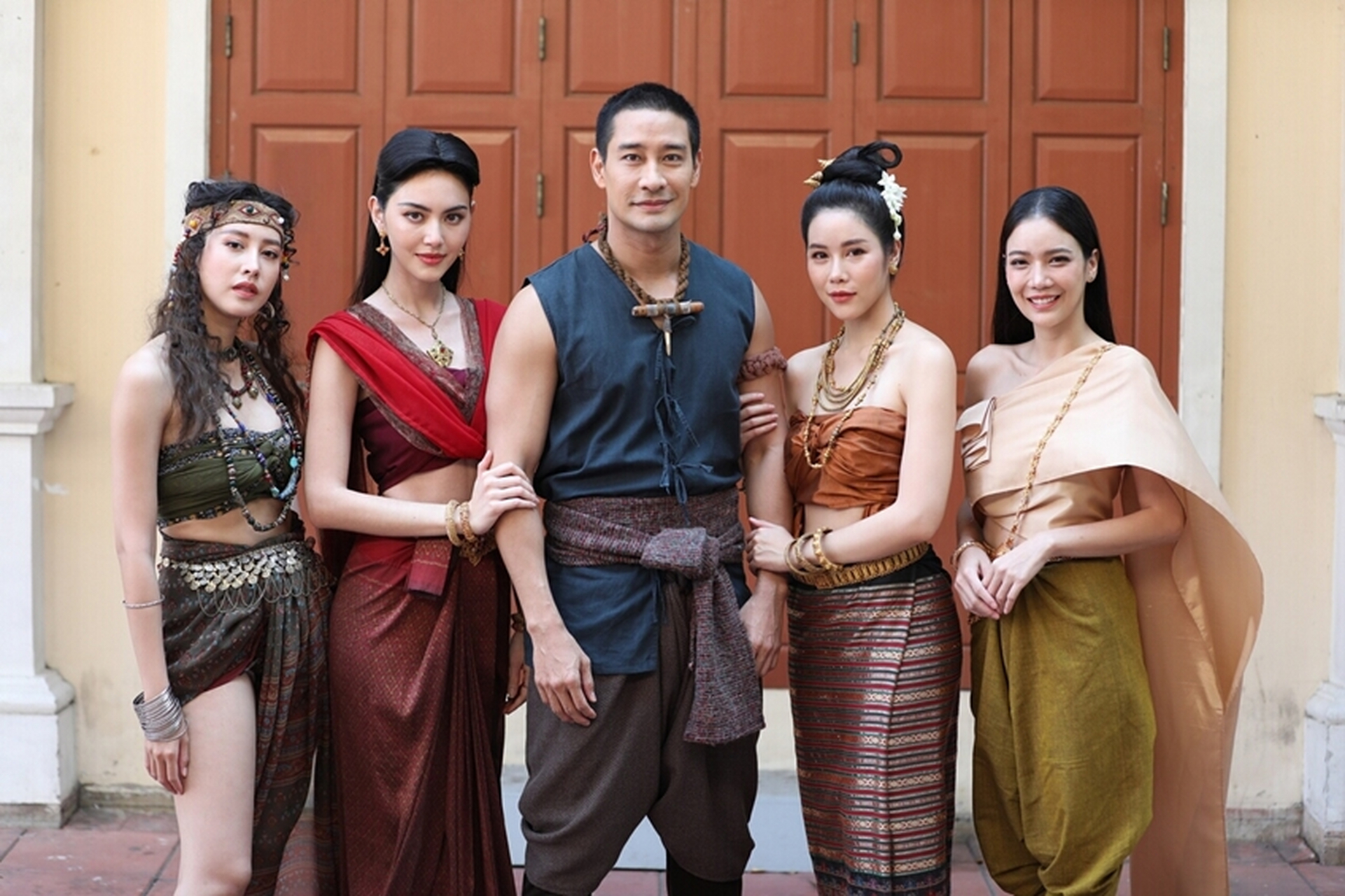 追追追  pong哥气质女神mai新剧《婉通夫人/wanthong》  听说pong父 