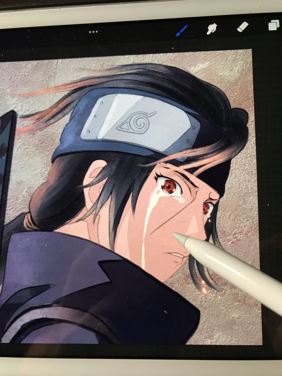 宇智波鼬,常穿着印有象征宇智波一族团扇的普通忍者服.