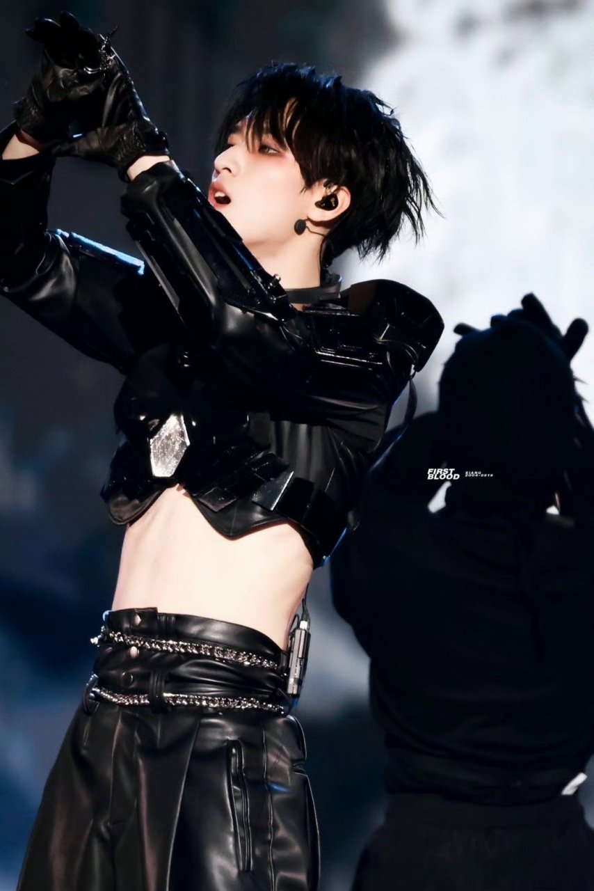 严浩翔绝世好腰 676767#严浩翔