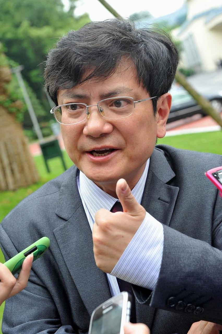 郑强教授在教育界可是响当当的人物,他的管理才能和卓越成就可谓是有