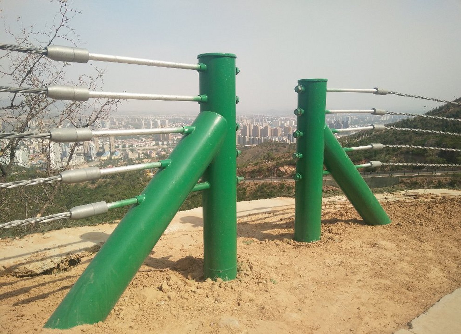 路侧缆索护栏配件,托架是由3.