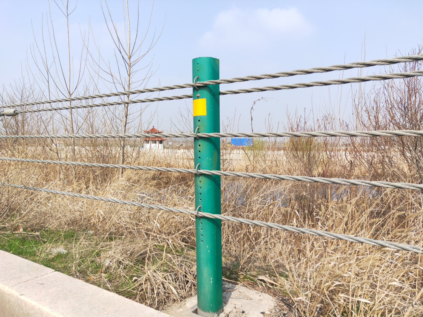 缆索护栏端部立柱黑件焊接,打磨,热镀锌,喷塑,端部立柱194*5*1680