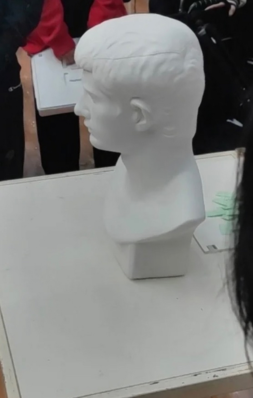 鲁美附中2023年素描石膏像考题罗马青年