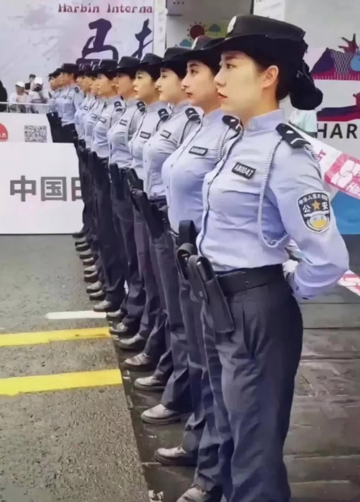 北京女子警犬队图片