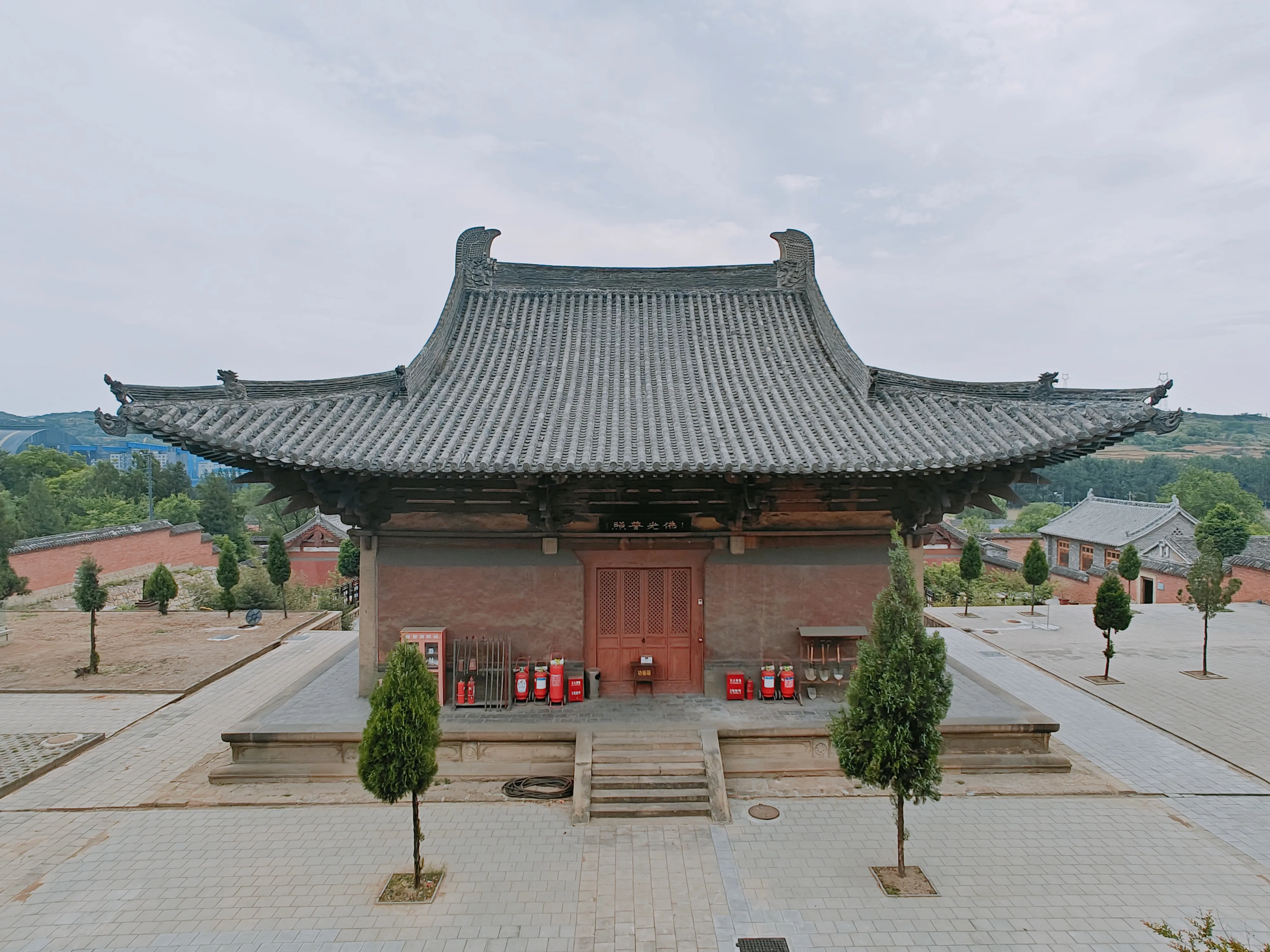 长治法兴寺圆觉殿内除了有"宋塑之冠"的十二圆觉菩萨造像外,建筑本身