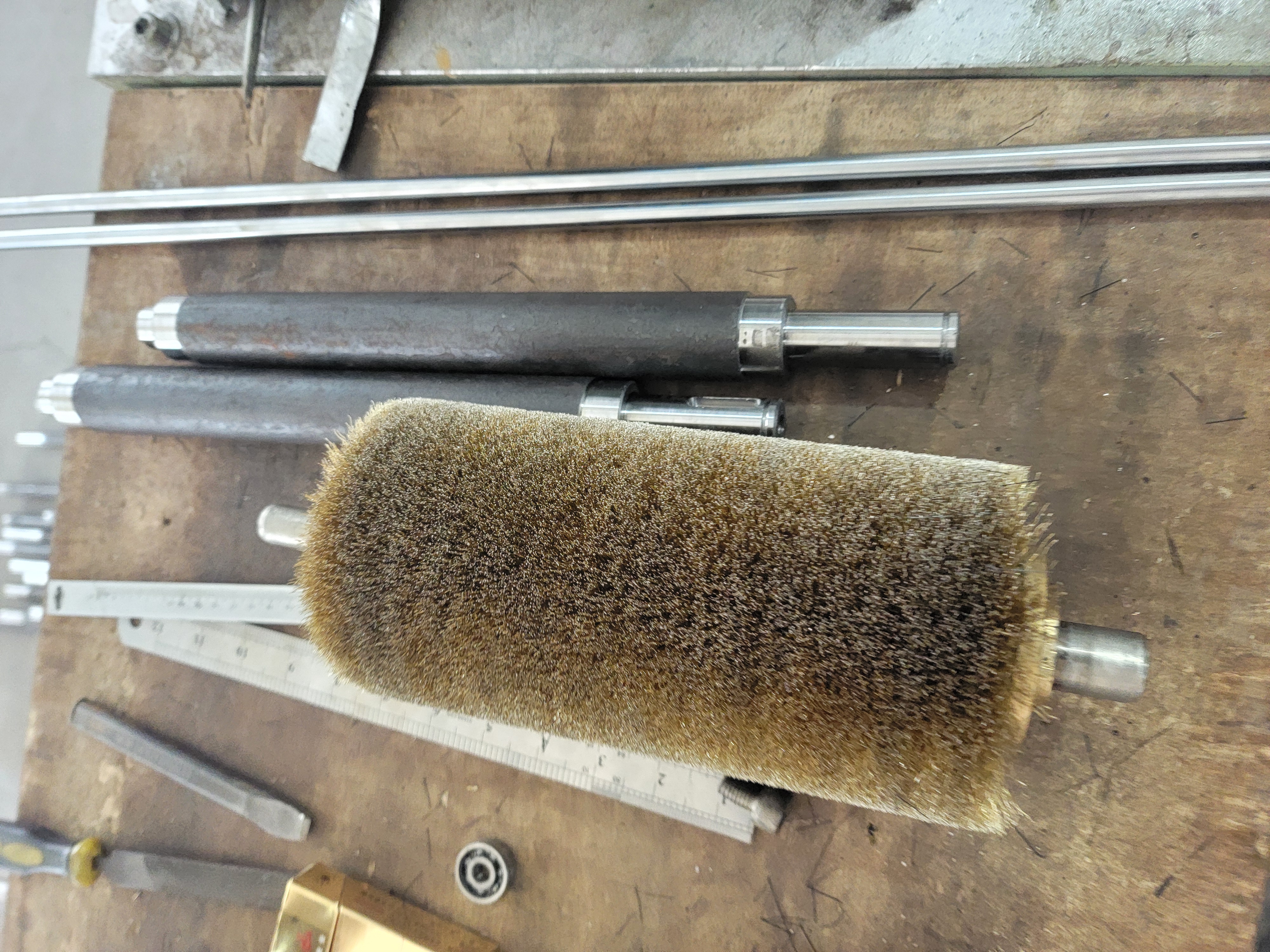 安班工业制刷厂: 毛刷辊的主要类型有尼龙丝毛刷辊,磨料丝毛刷辊,剑麻