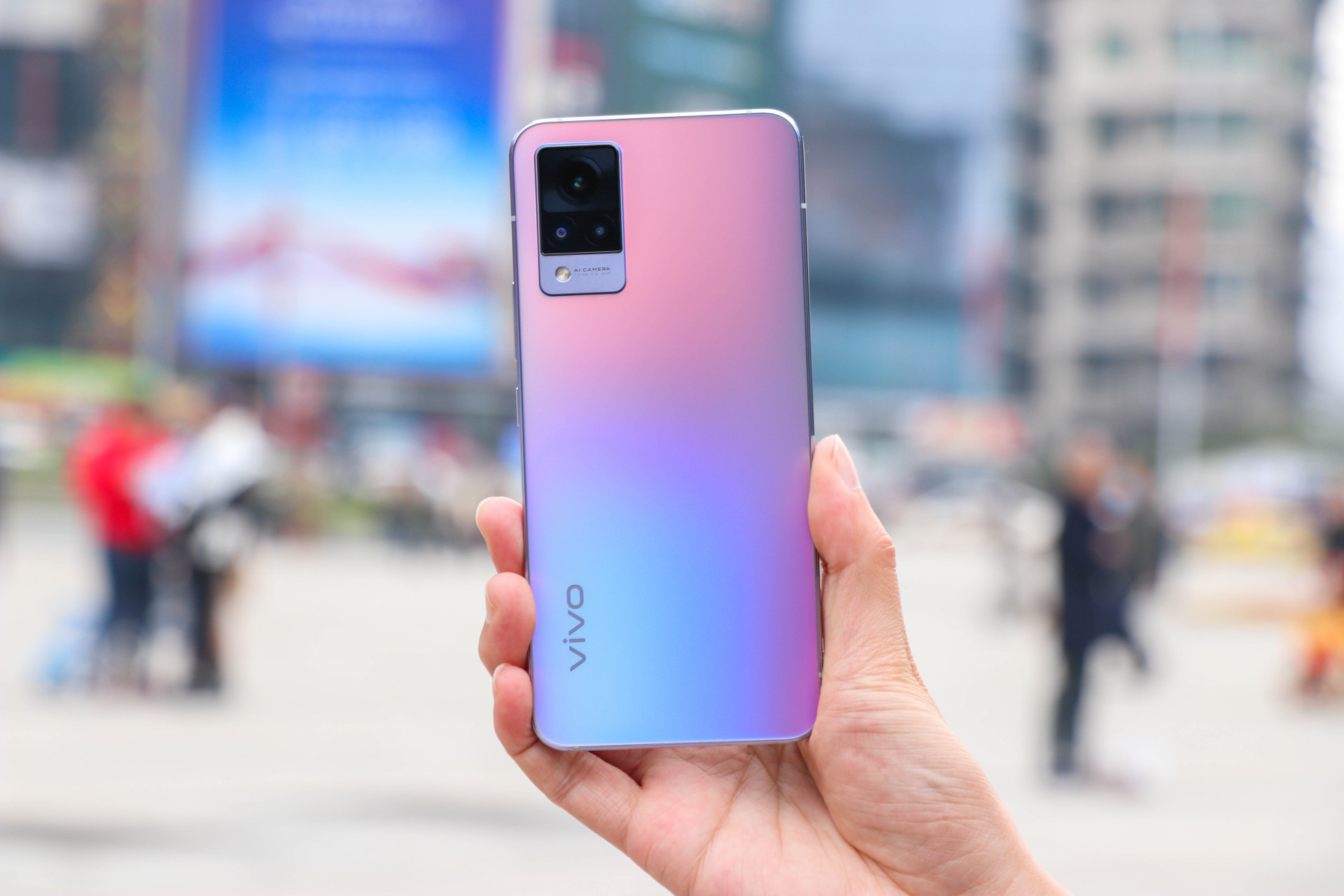 出门拍外景,随便拍了几张vivo s9的真机上手图,「印象拾光」配色确实