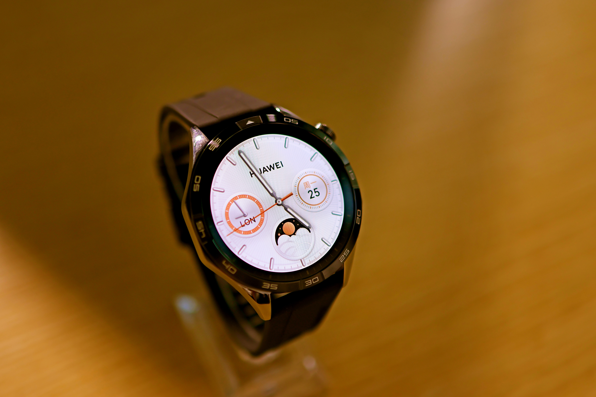 华为watch gt 4的默认表盘表带,哪个更好看?