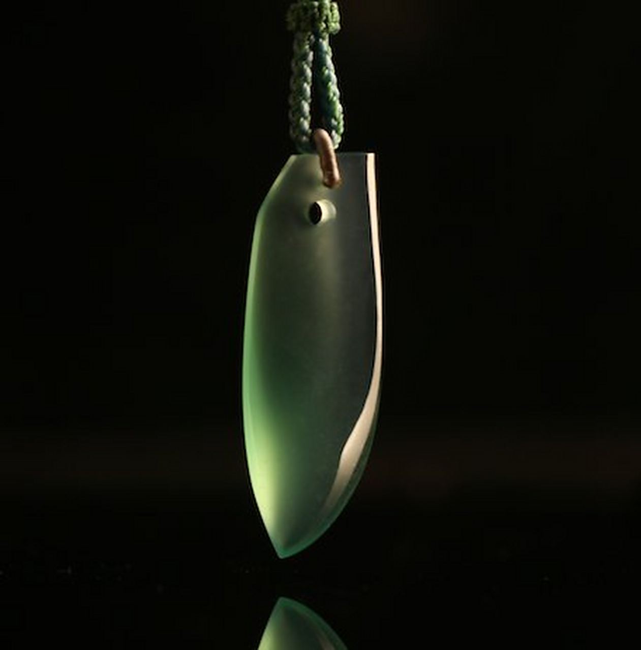 你喜欢鱼的什么样子?玉雕大师王朝阳翡翠作品#翡翠