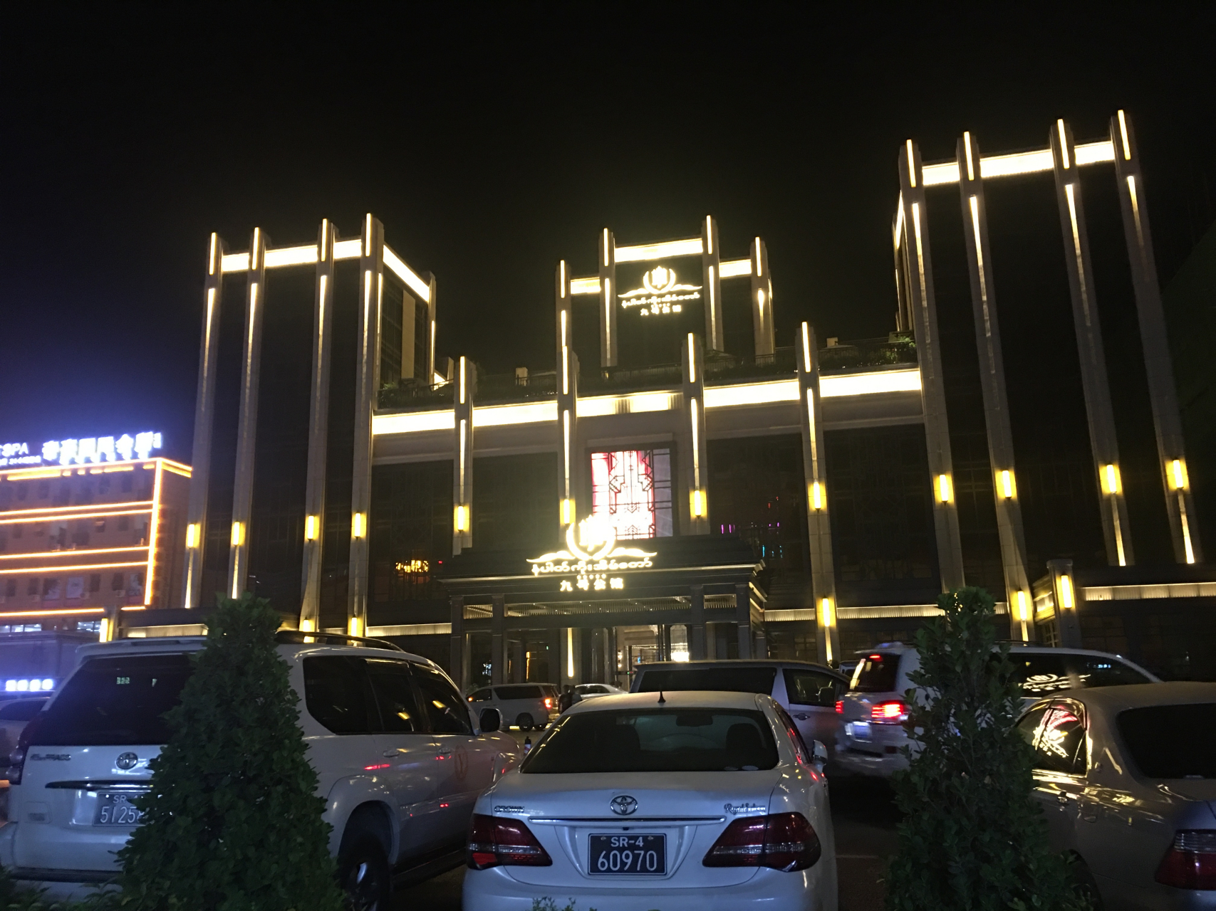 小勐拉最豪华的娱乐ktv,九号公馆,投资建设达一个多亿,共有4层,大约有