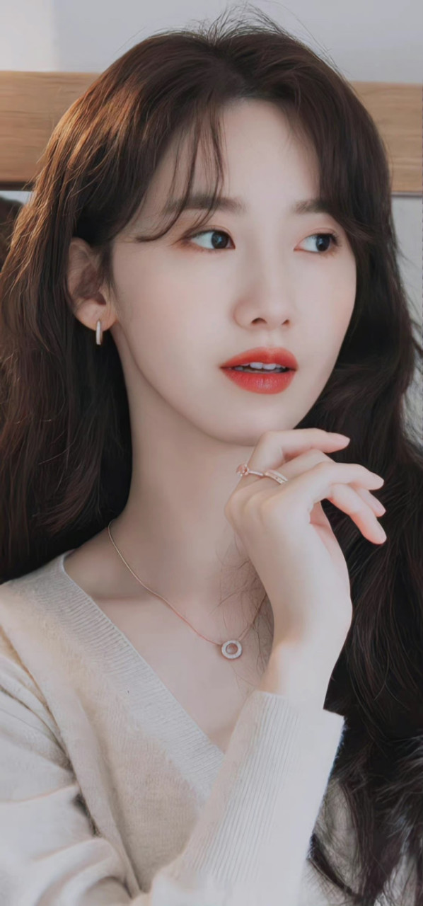 林允儿(yoona),1990年5月30日出生于韩国首尔永登浦区,韩国女歌手