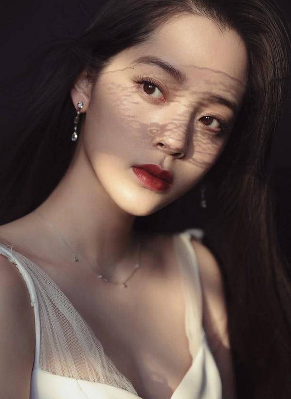 19岁时候的欧阳娜娜