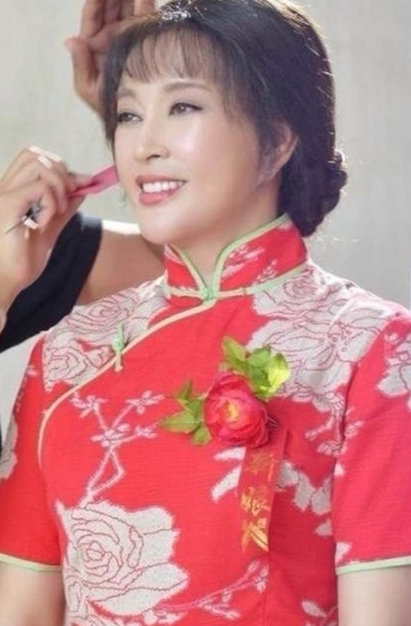 据了解,以前拍电视剧《我有一个梦》,59岁的刘晓庆绑起麻花辫,穿起