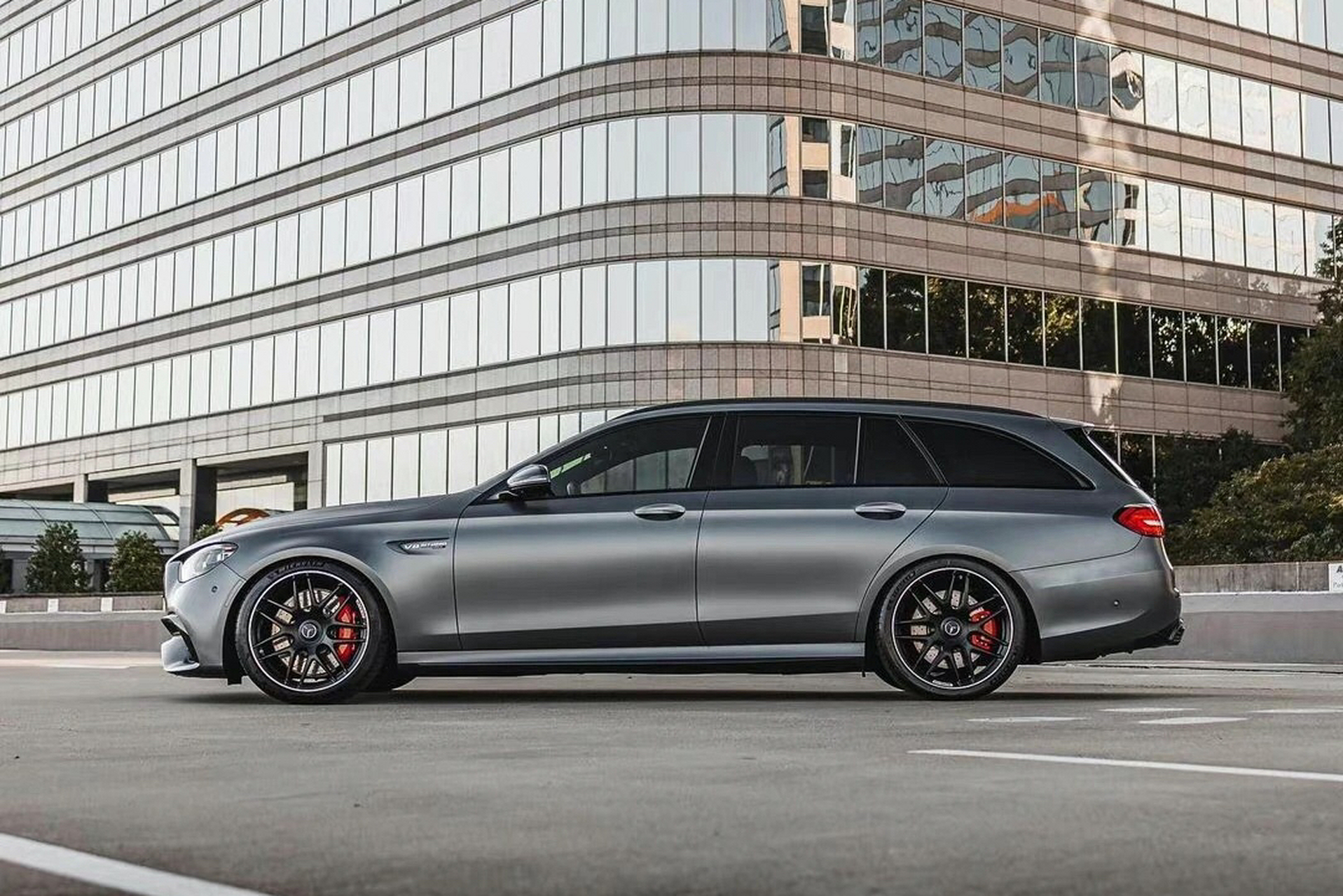 【力争瓦罐它最美,奔驰amg e63s旅行版】奔驰amg将4.