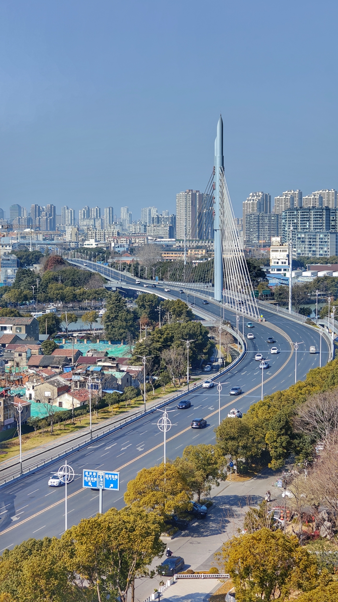 新春第一拍,窗外的风景 哇,这桥真是太酷了,开车