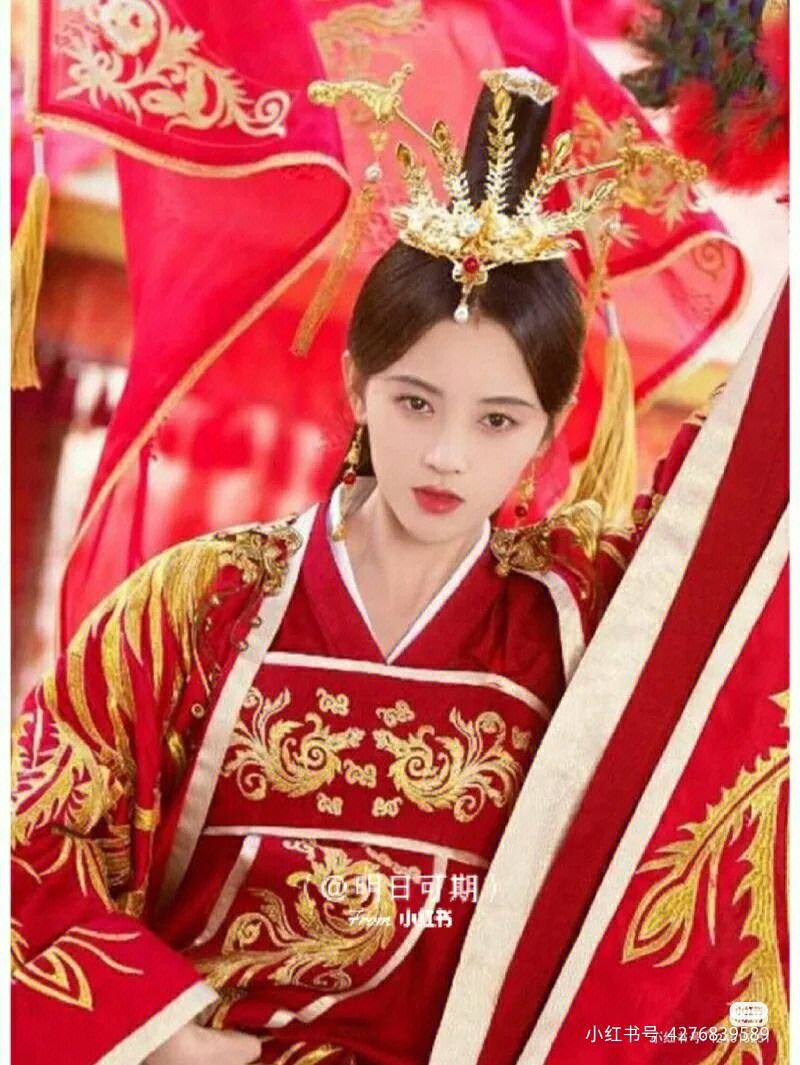 鞠婧祎穿红色婚纱照片  家人们,谁懂啊,有人喜欢我家小鞠吗?