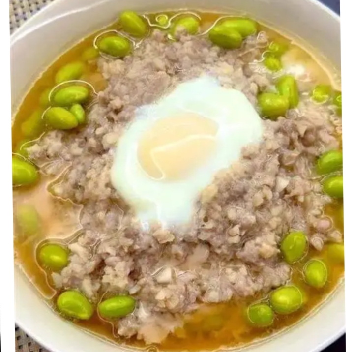 毛豆肉饼蒸鸡蛋,这道菜一般人没有吃过吧,老好吃了,准备食材:毛豆