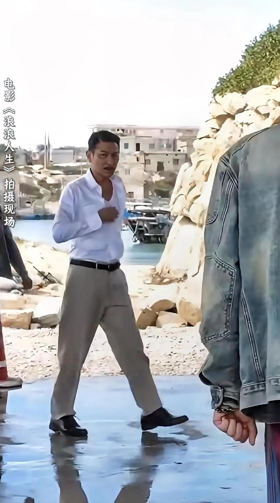 很多人觉得刘德华长相平平无奇,但就是很神奇,留起胡子气场一米八,一