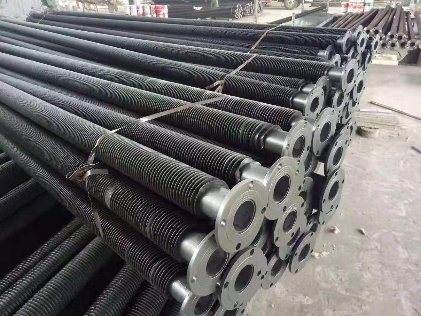 高频焊翅片管散热器 翅片管散热器一般用于加热或冷却空气,具有结构