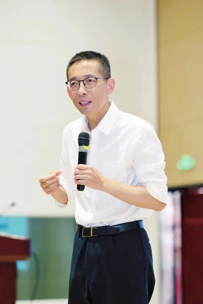 中国科学院院士施一公教授曾说:"想要成为一位科学家,要养成勤学好问