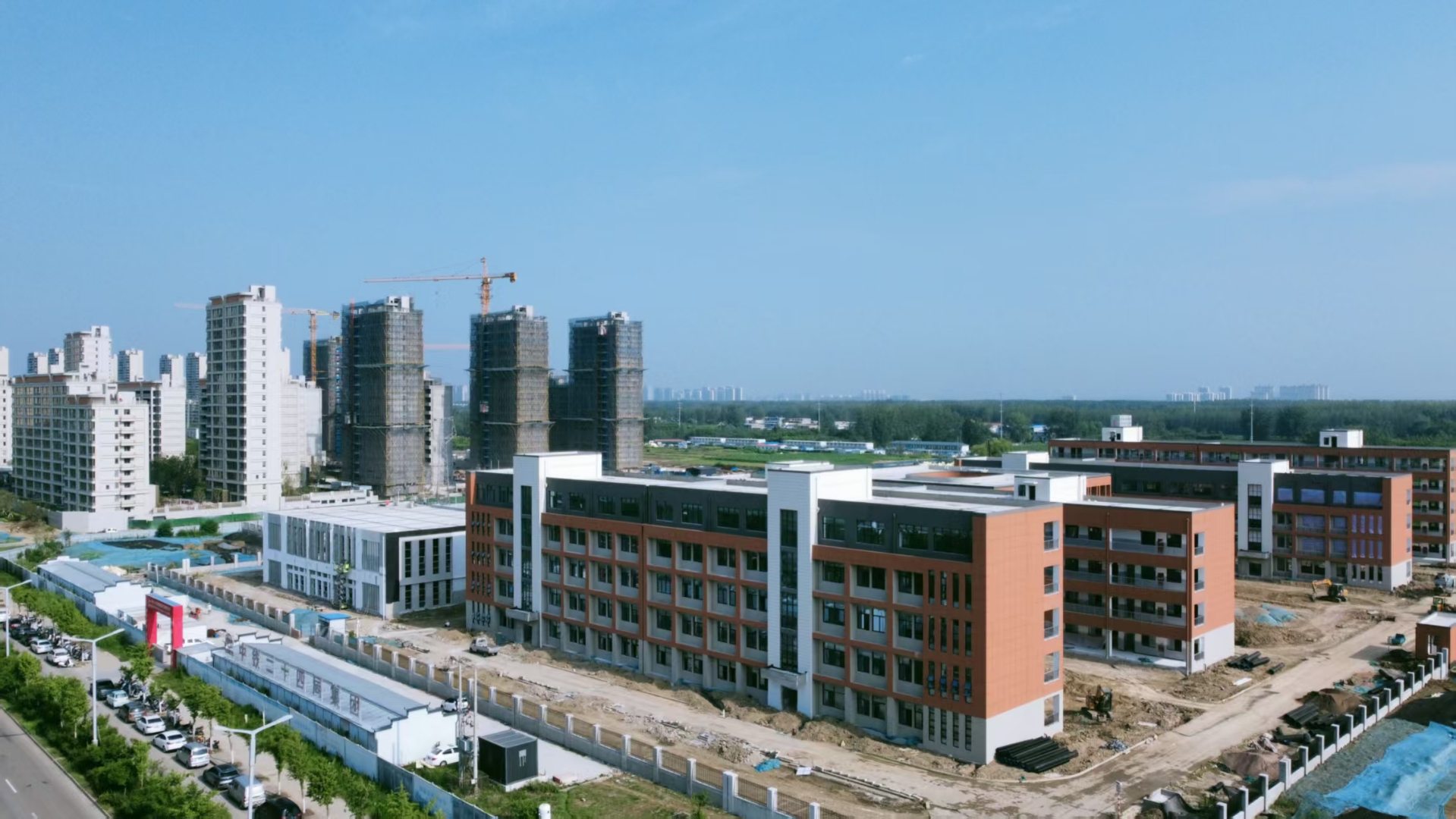 7月14日航拍的宿州市埇桥区城东新区凤鸣路九年一贯制学校